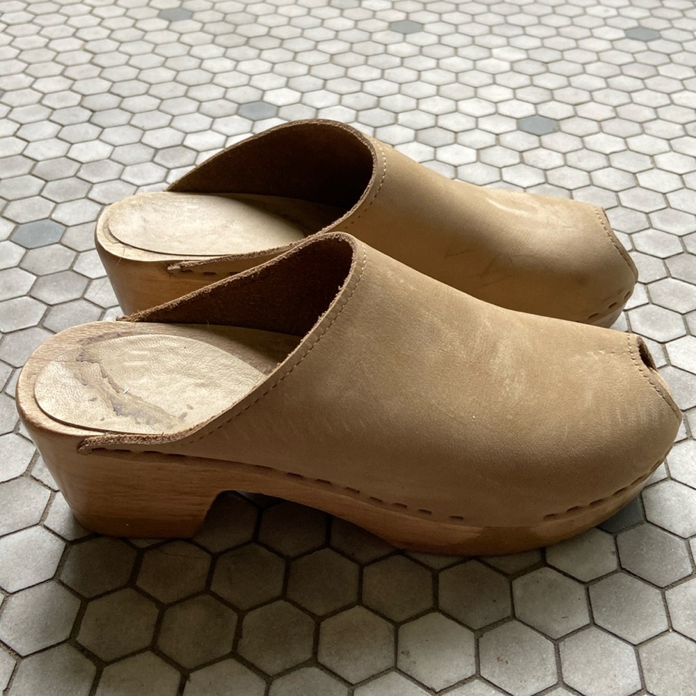 suede nude peep toe sven clogs